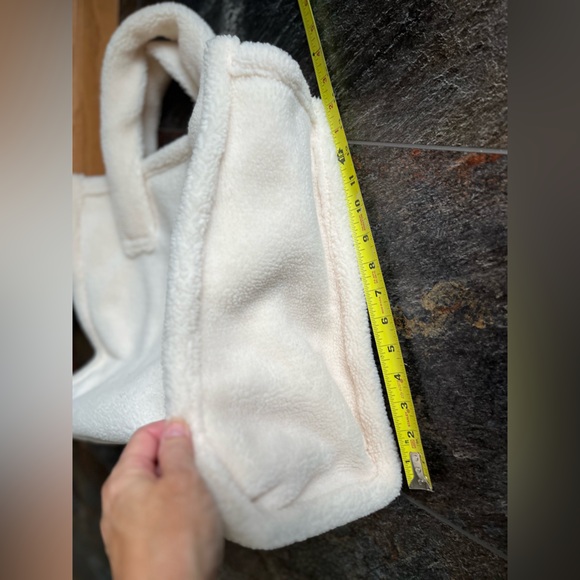 Virginia Wolf Stella cream color Sherpa fluffy large tote bag double handles. - Picture 12 of 14